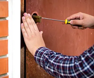 Lock Locksmith Tech Indianapolis, IN 317-975-2288 - garage-door-locks