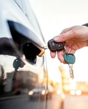 Lock Locksmith Tech Indianapolis, IN 317-975-2288 - unlock-car